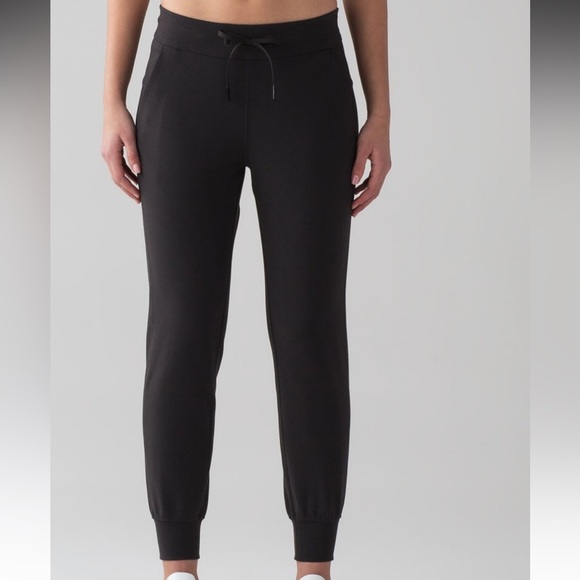 Lululemon On Track Jogger Black size 4 - Picture 1 of 6
